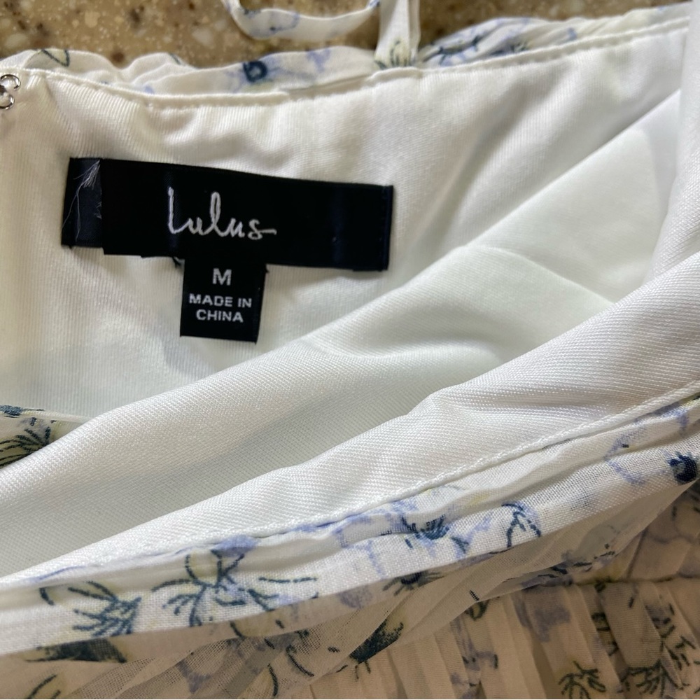 NWOT Lulus Petal Party White Floral Print Plisse Surplice Midi Dress - Picture 10 of 14